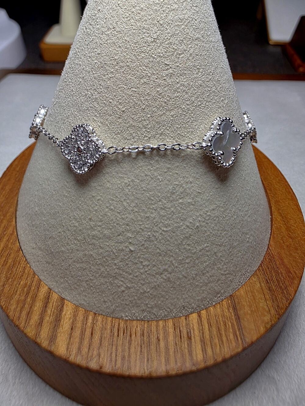 7-8" Mother of Pearl & Moissanite Alternating Clover Bracelet (Sterling Silver)